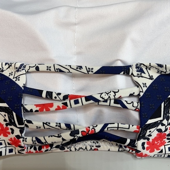 Cupshe cream/red/blue bandanna print bikin… - Picture 5 of 11